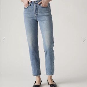 Levi’s wedgie cropped jeans